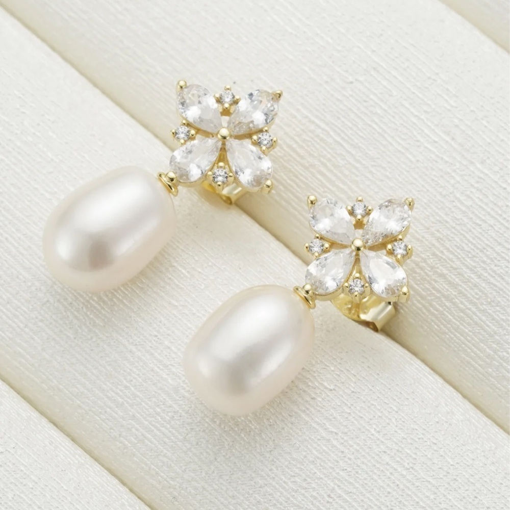 The Emma Pearl Drop Flower Stud Earrings - Gold and White